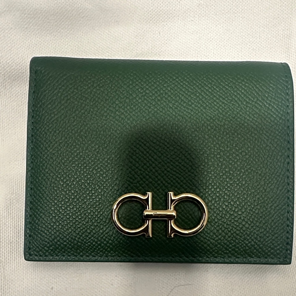 NWOT Salvatore Ferragamo Forest Green Leather Card Holder